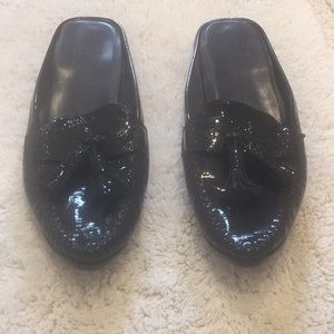 Stuart Weitzman mules / slides